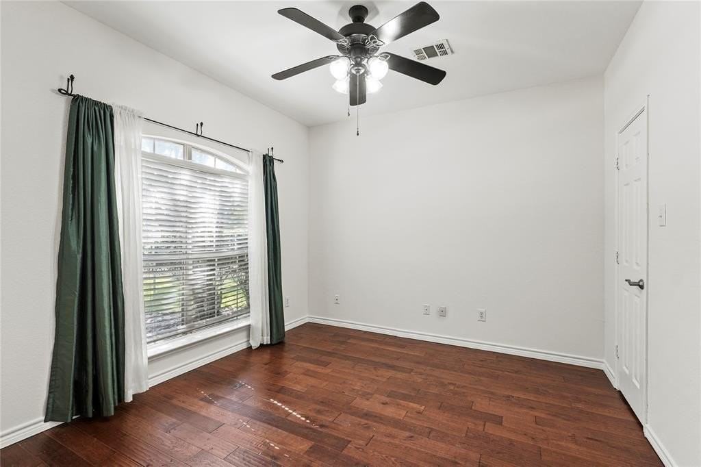 4817 Carolwood Dr - Photo 3 of 25