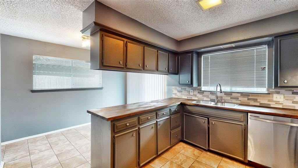 308 Towne House Ln - Photo 7 of 32