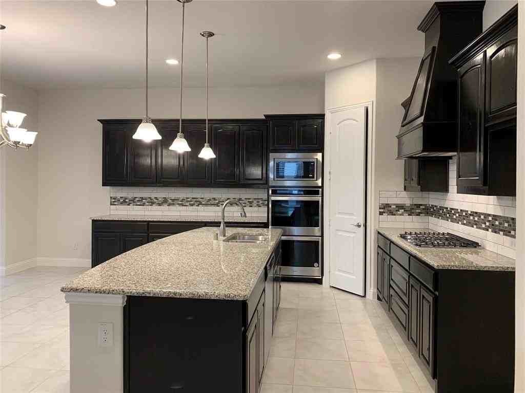 822 Susan St - Photo 7 of 20