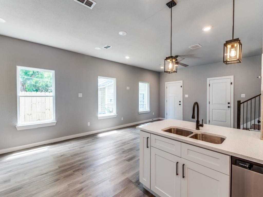 3163 Karen St - Photo 4 of 22