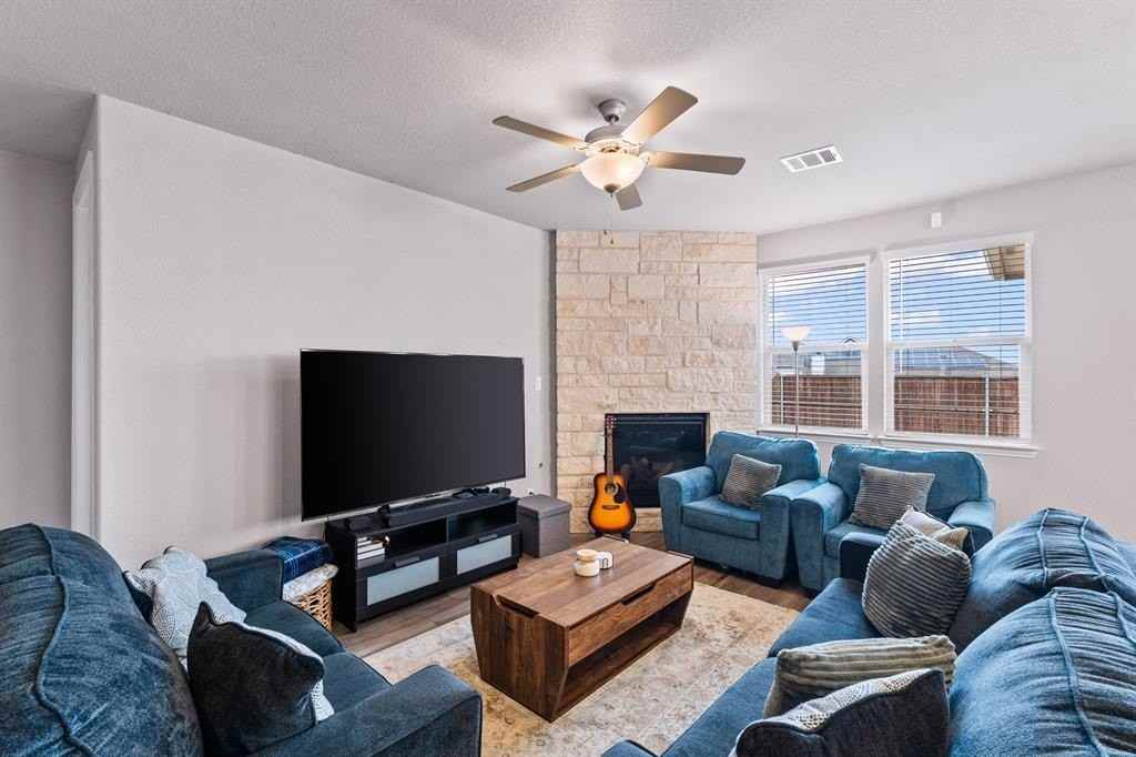 2517 Amistad Ln - Photo 5 of 27