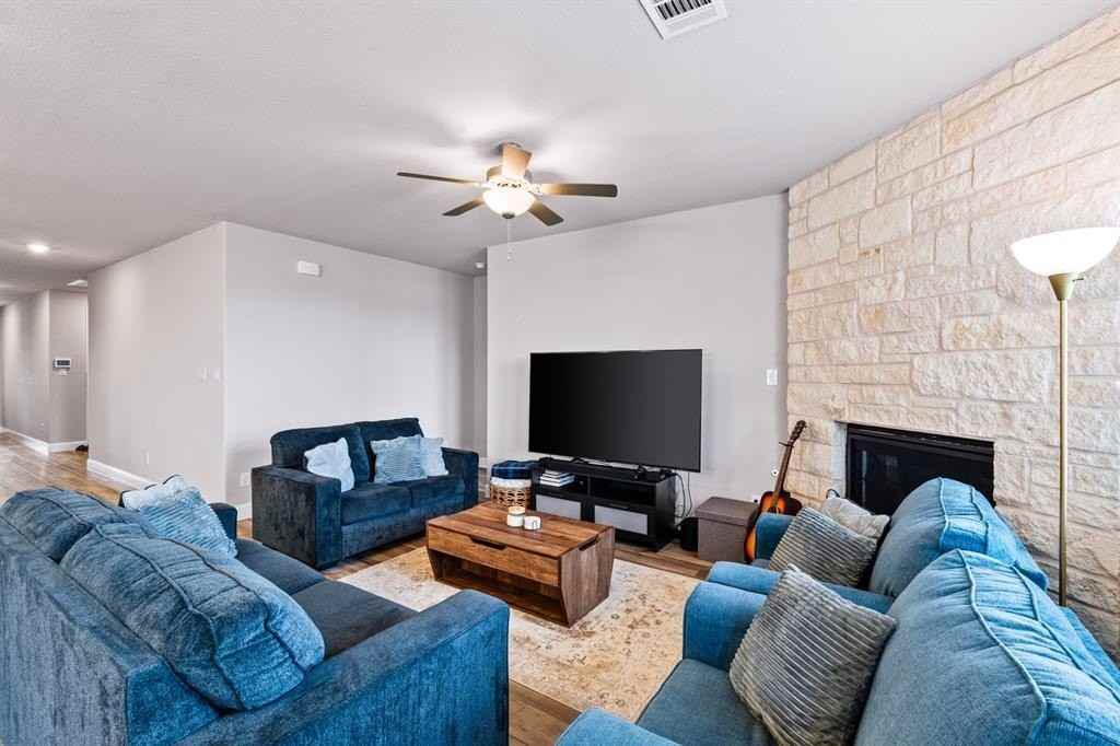 2517 Amistad Ln - Photo 6 of 27