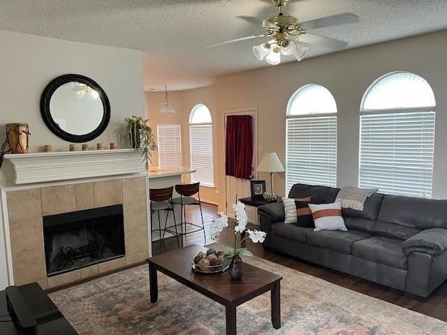 8504 Saffron Dr - Photo 4 of 18