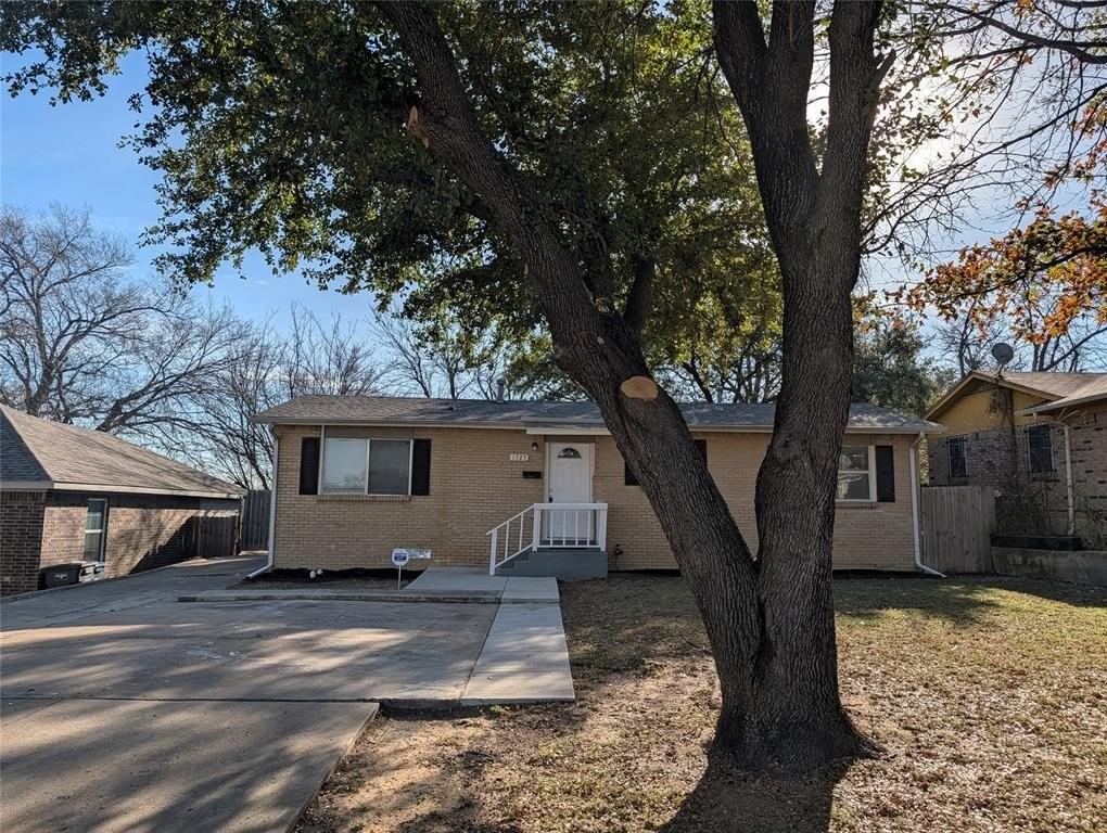 1725 Bunch Dr - Photo 2 of 18