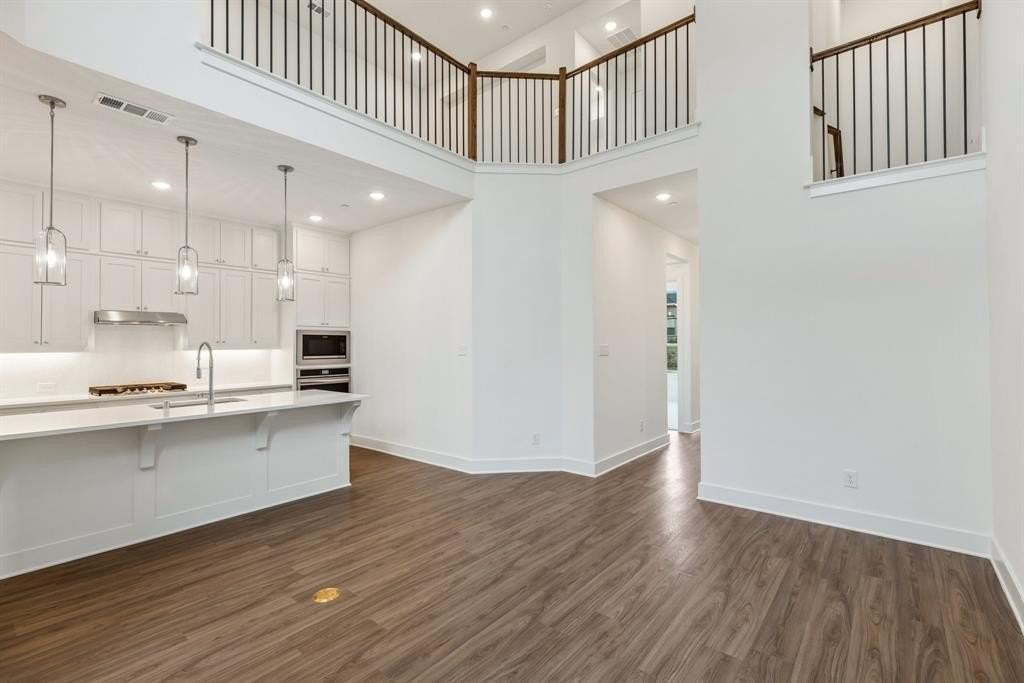 8140 Meadow Valley Dr - Photo 4 of 21