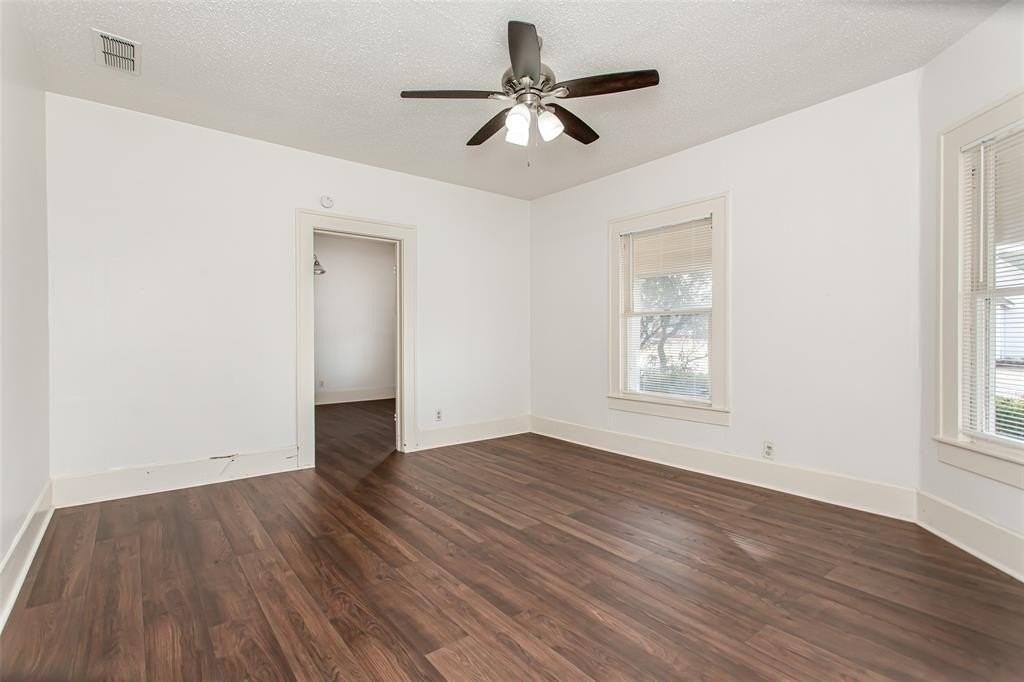 316 W Avenue A - Photo 7 of 30