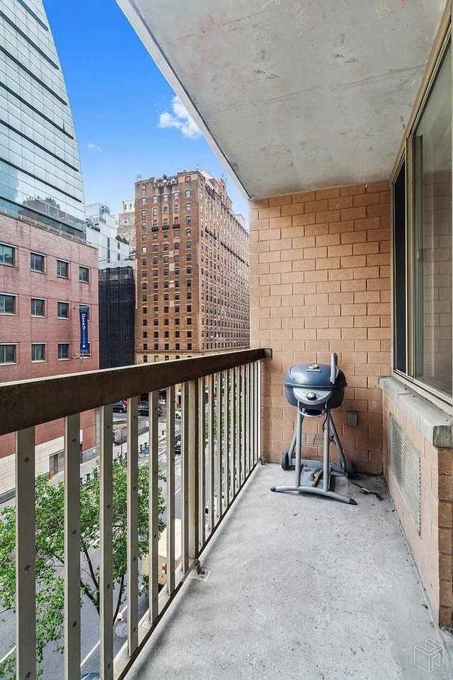 50 Lexington Ave #5C - Photo 2 of 9