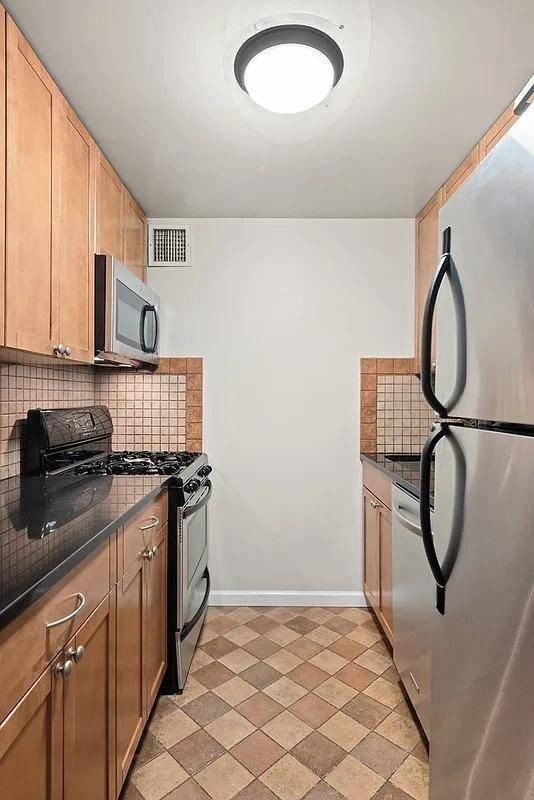 50 Lexington Ave #5C - Photo 5 of 9