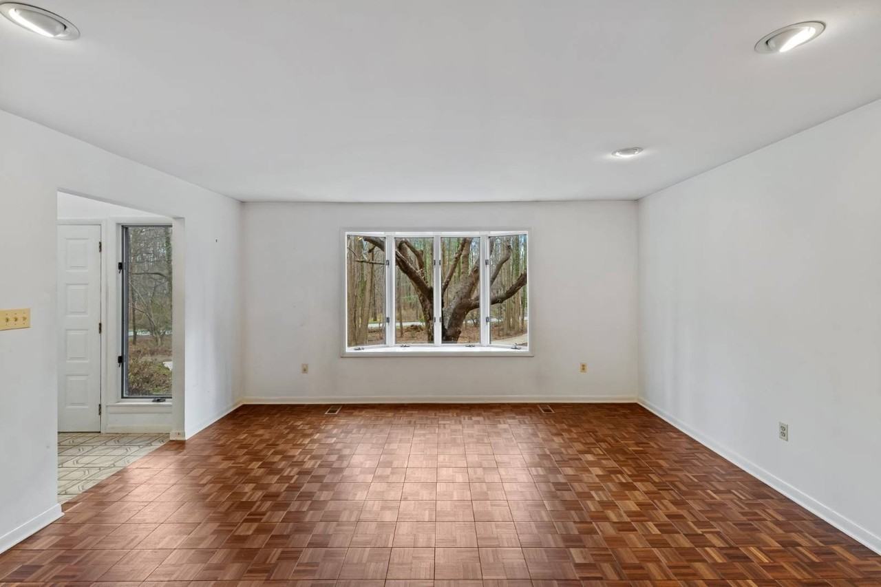 11704 Woodland Dr - Photo 3 of 19