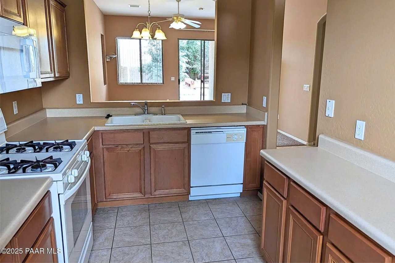 5361 N Bremont Way - Photo 4 of 20