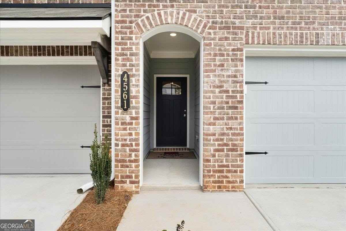 4561 Moray Dr - Photo 3 of 34