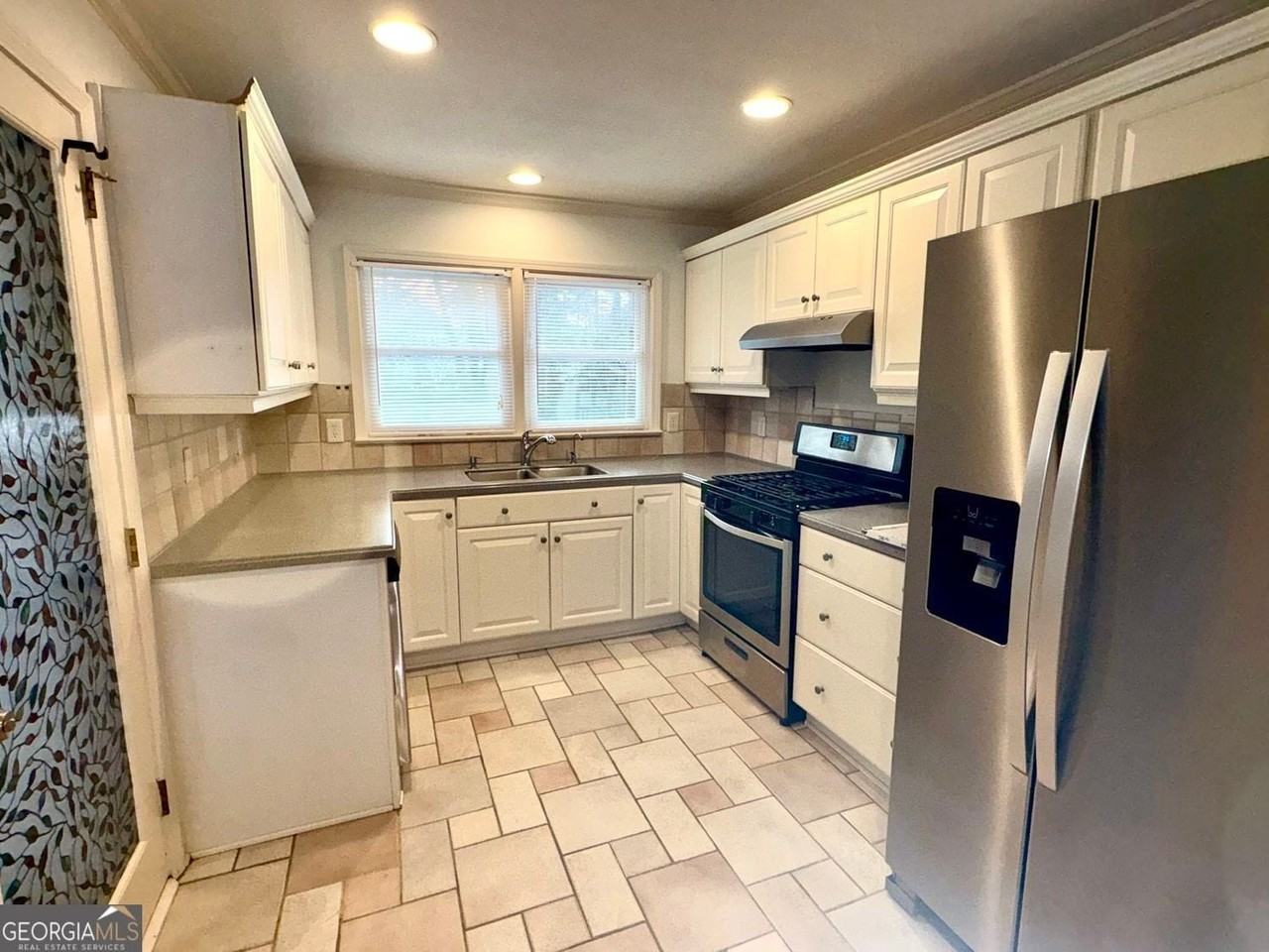 4972 Tilly Mill Rd - Photo 4 of 17