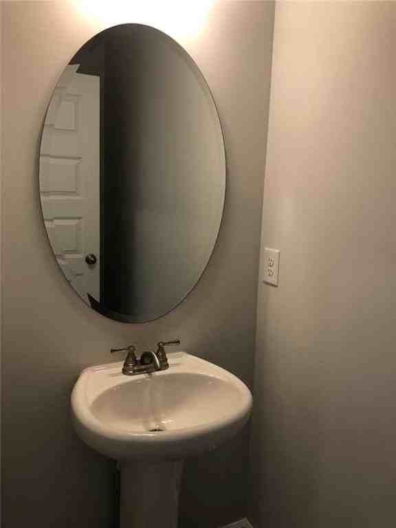 4211 Portsbrook Ave - Photo 4 of 32