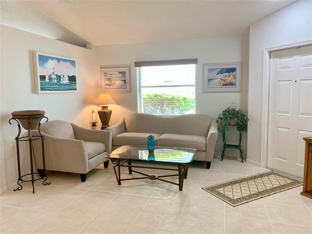 5115 Heron Ct - Photo 5 of 18