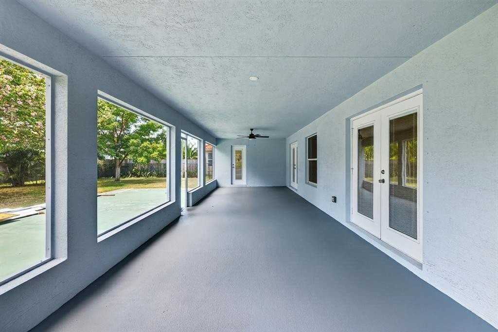 538 Sw Nadell Ave - Photo 3 of 14