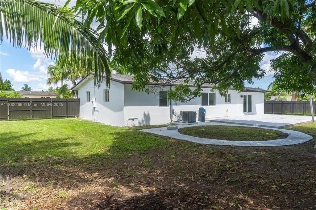 11872 Sw 196th Ter - Photo 2 of 15