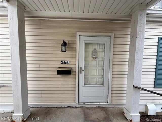 41719 Broquet Dr - Photo 2 of 15