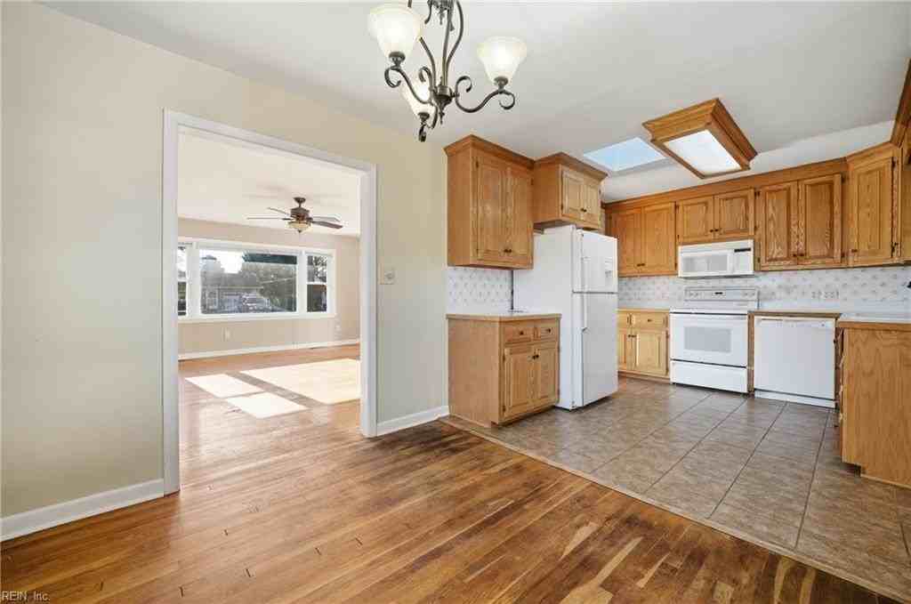 17 Dimmock Ave - Photo 7 of 26