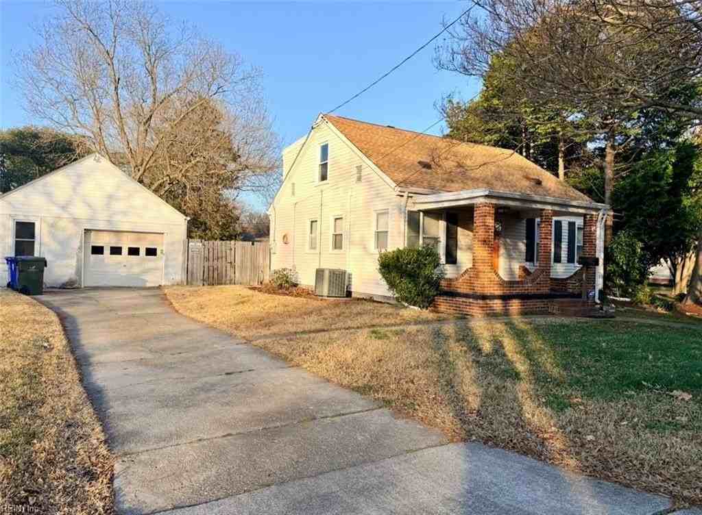 1022 Green St - Photo 2 of 26