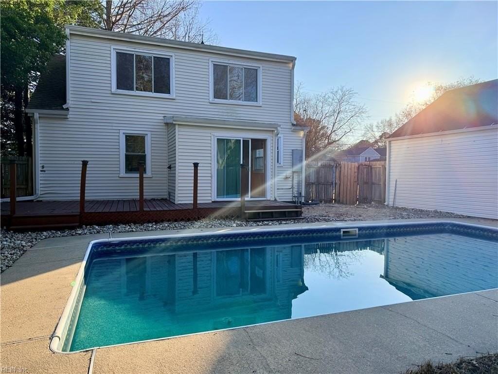 1022 Green St - Photo 4 of 26