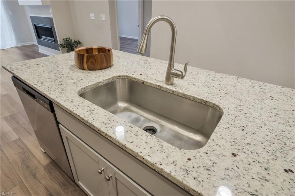 5251 Twilight Ct - Photo 7 of 41