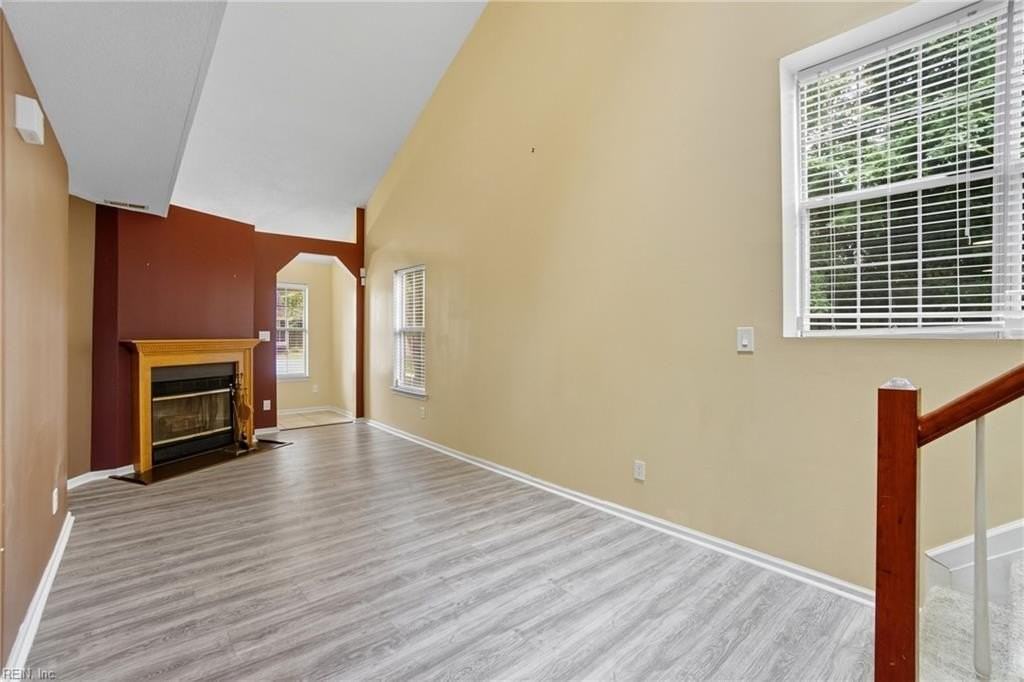 716 Aylesbury Dr - Photo 4 of 41