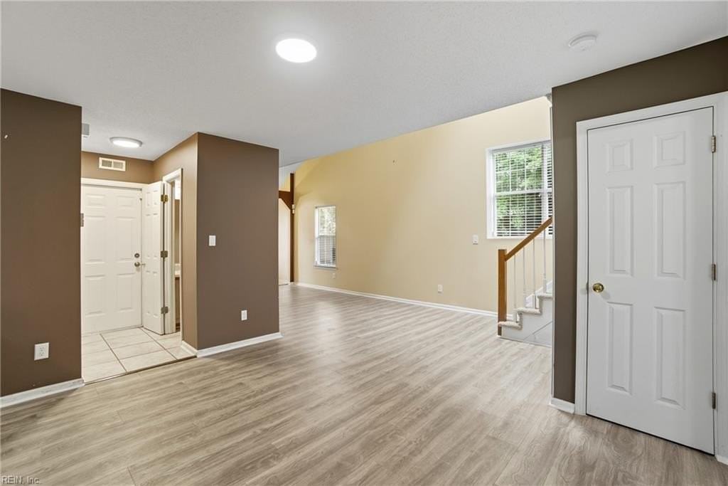 716 Aylesbury Dr - Photo 6 of 41