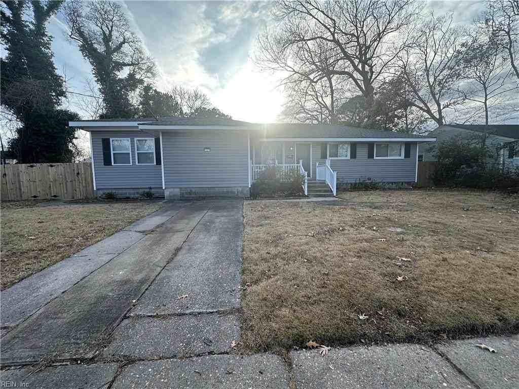 1329 Pineview Ave - Photo 2 of 33