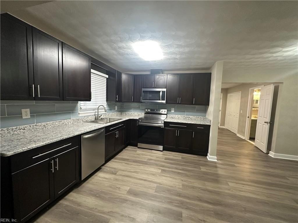 1329 Pineview Ave - Photo 5 of 33