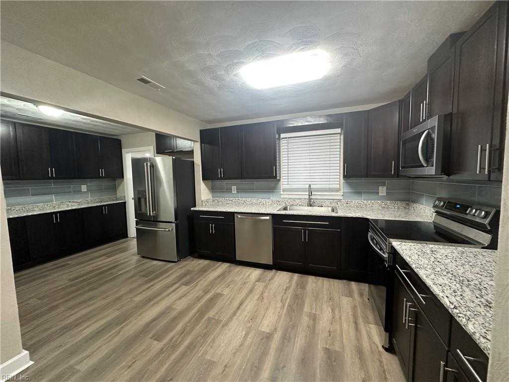 1329 Pineview Ave - Photo 6 of 33