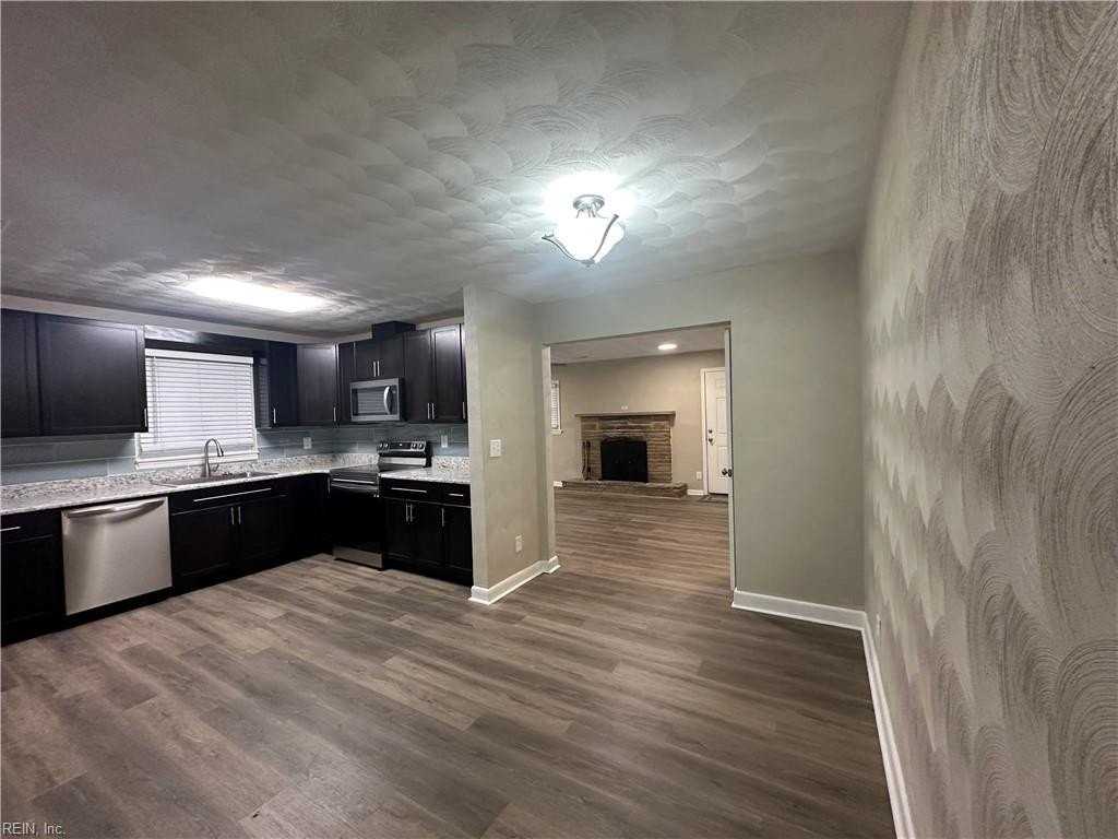 1329 Pineview Ave - Photo 7 of 33