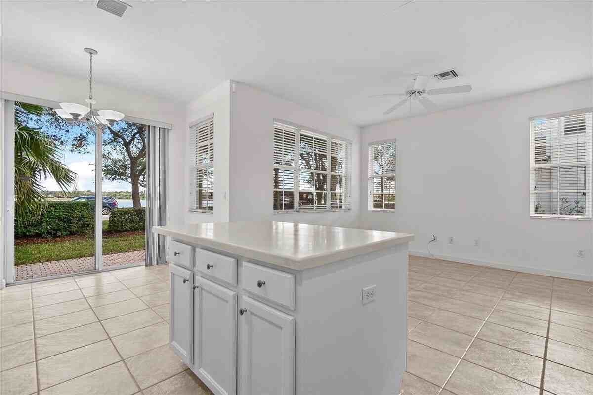 556 Tomahawk Ct - Photo 7 of 50