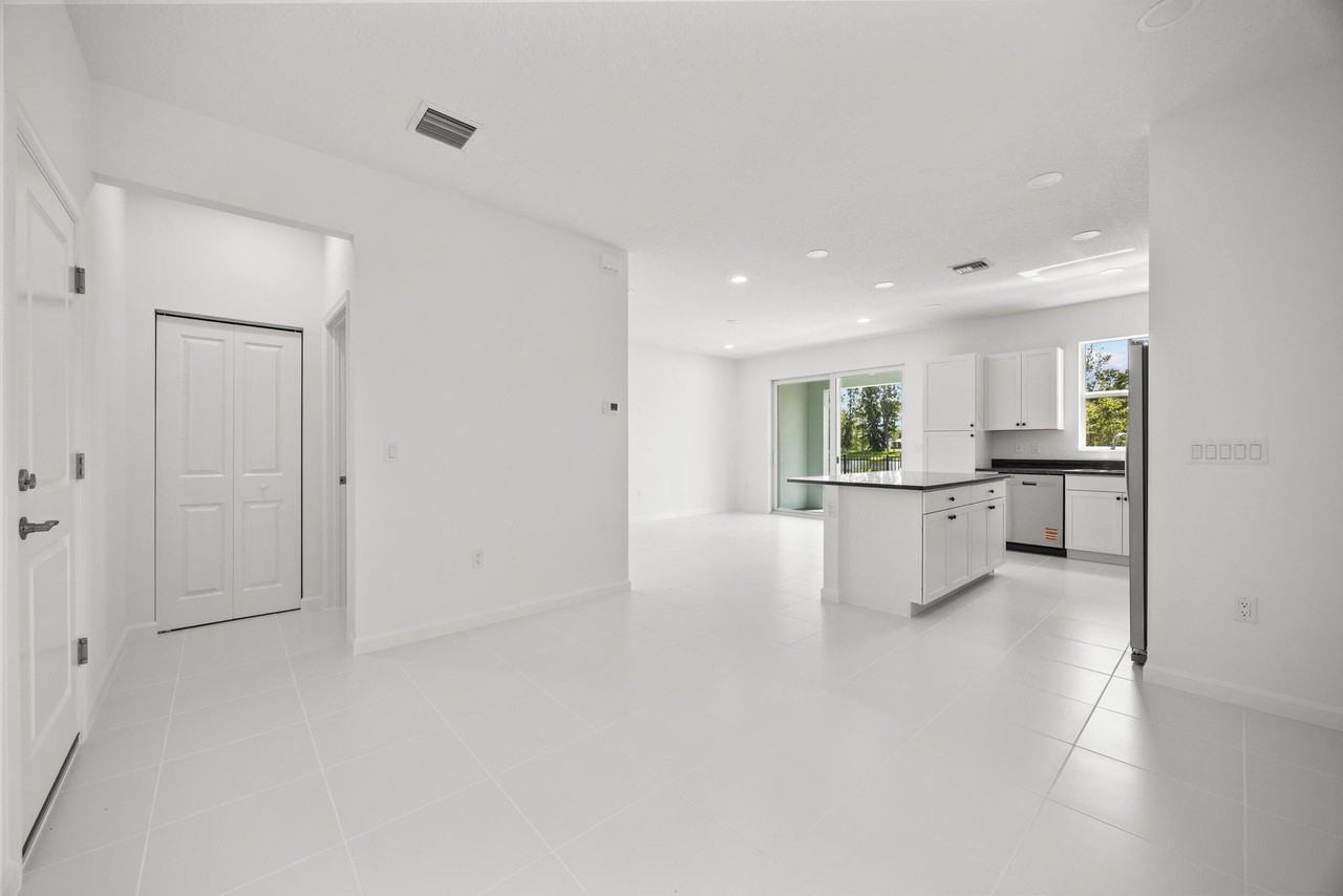 4520 Longwood Lake Sq - Photo 7 of 50