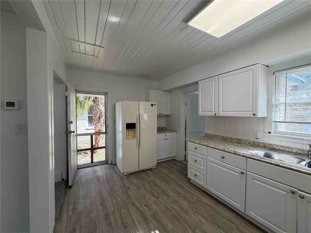 1762 32nd St - Photo 6 of 22