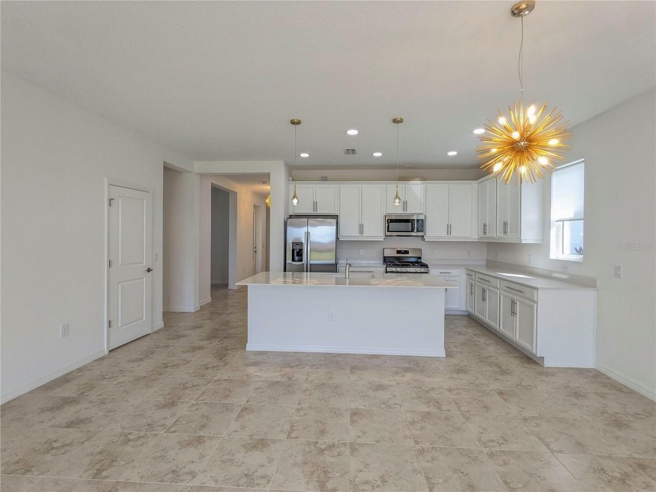 8125 Sternway Rd - Photo 6 of 49