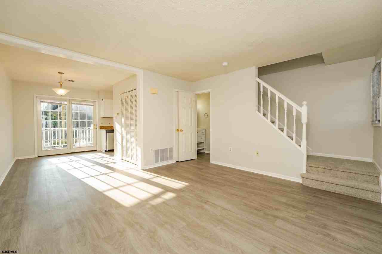 19 Clipper Ct - Photo 4 of 35