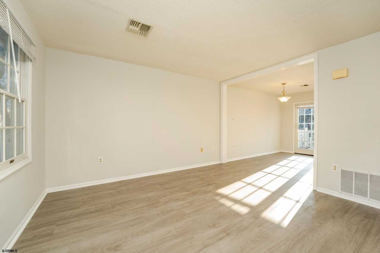 19 Clipper Ct - Photo 6 of 35