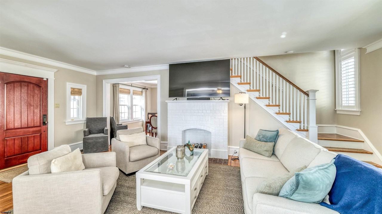 7501 Ventnor Ave - Photo 6 of 29