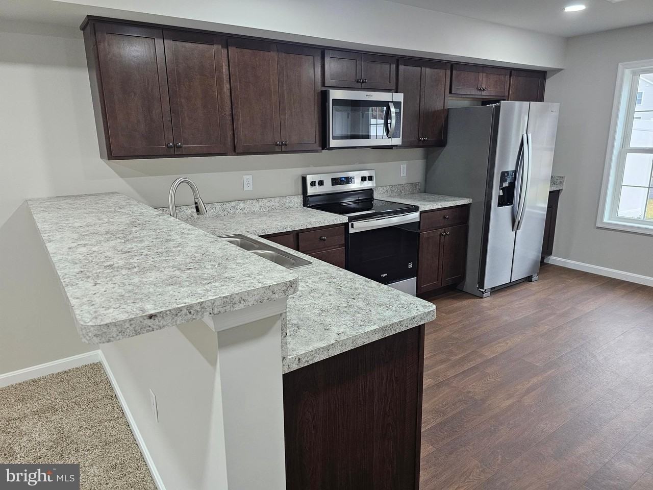 205 Fairfax Ln - Photo 4 of 26