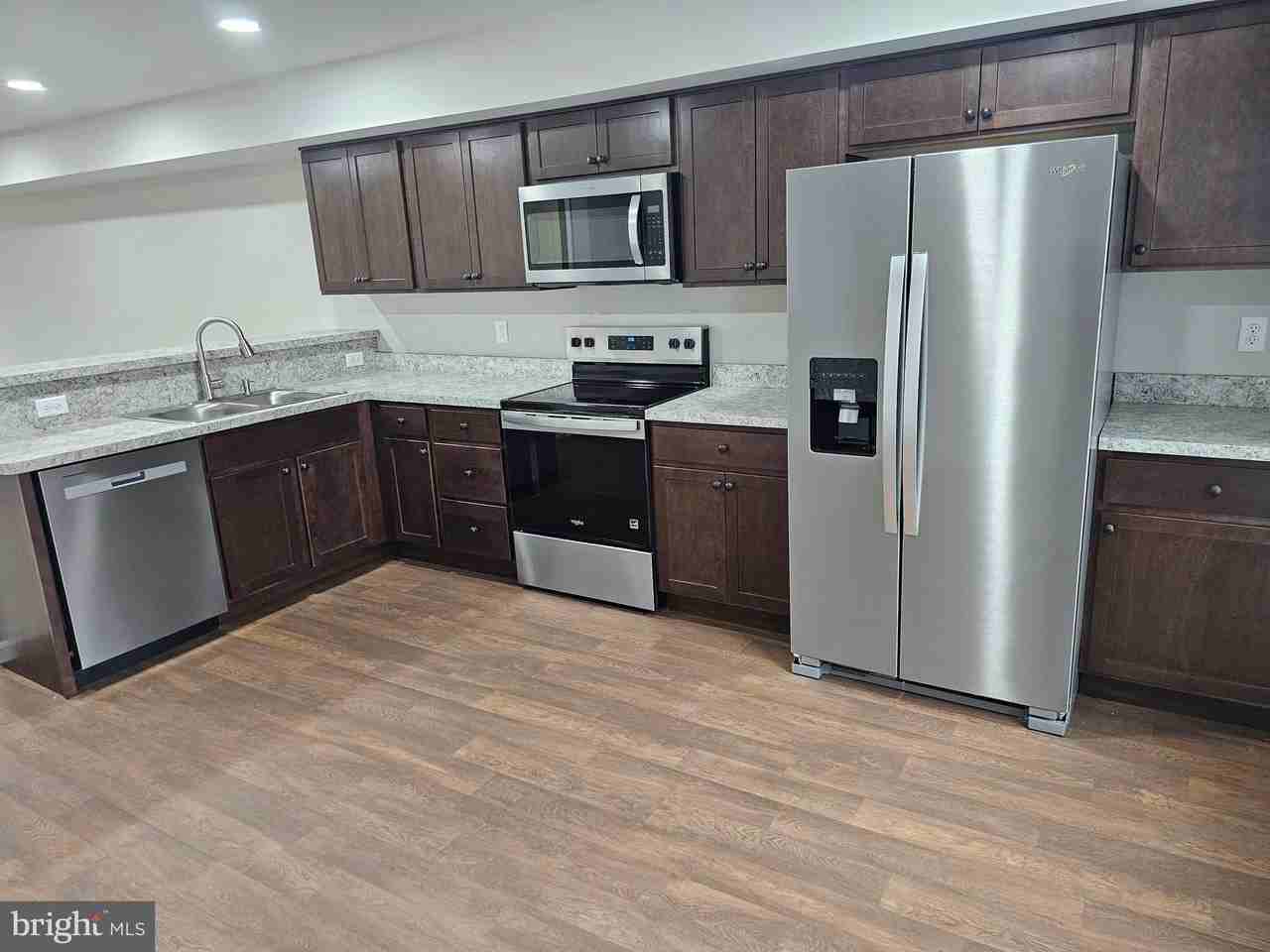 205 Fairfax Ln - Photo 6 of 26