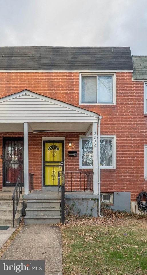 2820 Edgecombe Cir S - Photo 2 of 30