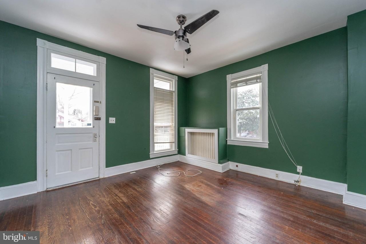 3204 Batavia Ave - Photo 3 of 32