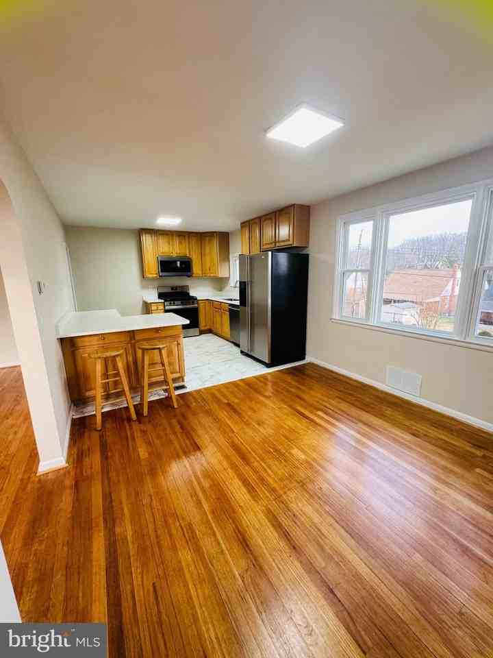 8111 Analee Ave - Photo 4 of 23