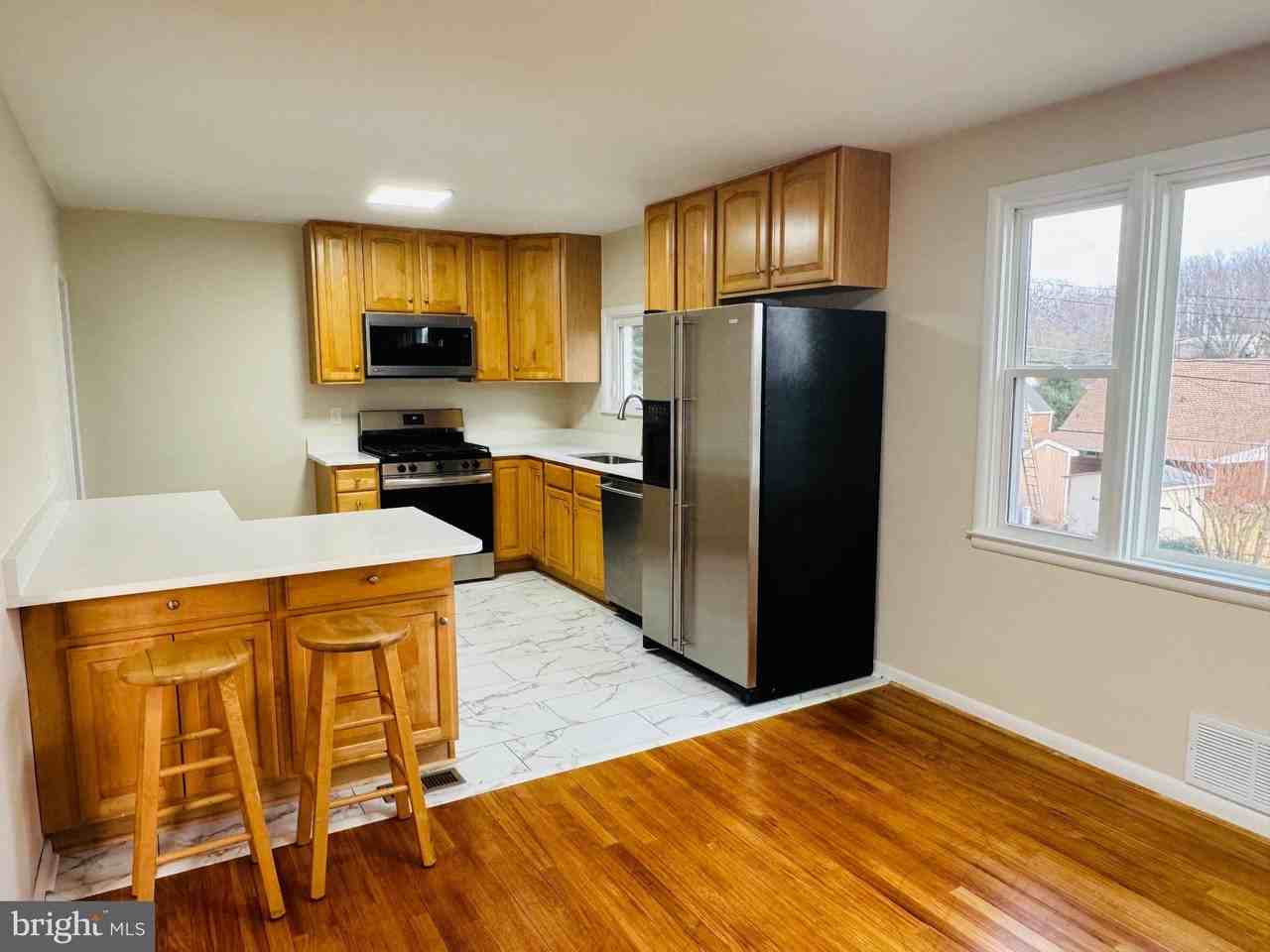 8111 Analee Ave - Photo 6 of 23