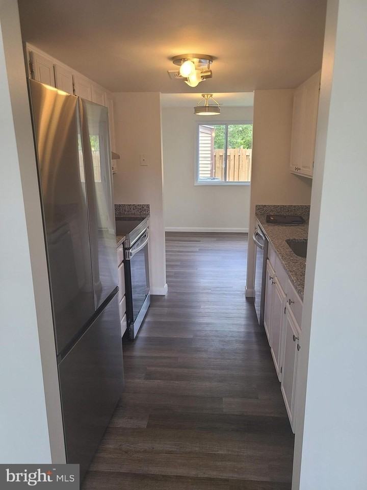 7186 Glenmeadow Ct - Photo 6 of 15