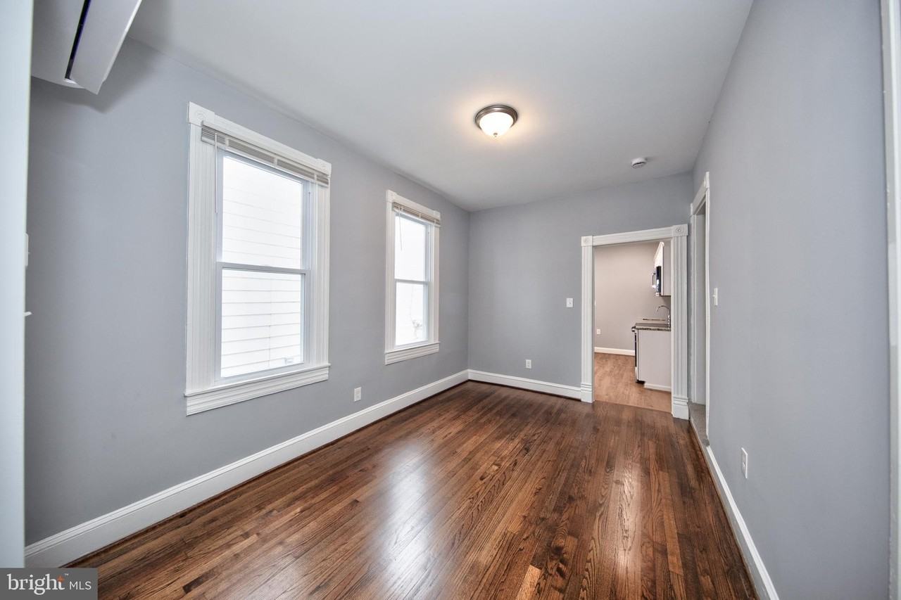 655 Bourbon St - Photo 6 of 26