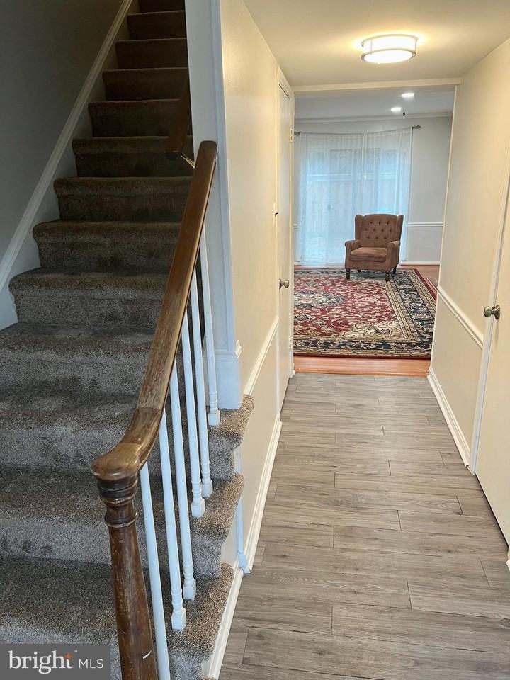 11 Fenceline Dr - Photo 2 of 27