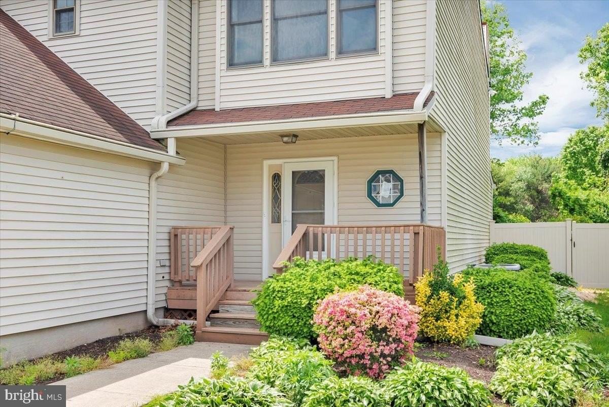 518 Demoss Ct - Photo 2 of 29