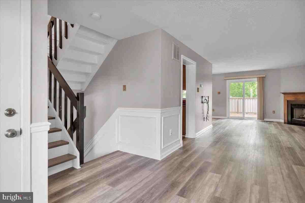 518 Demoss Ct - Photo 3 of 29