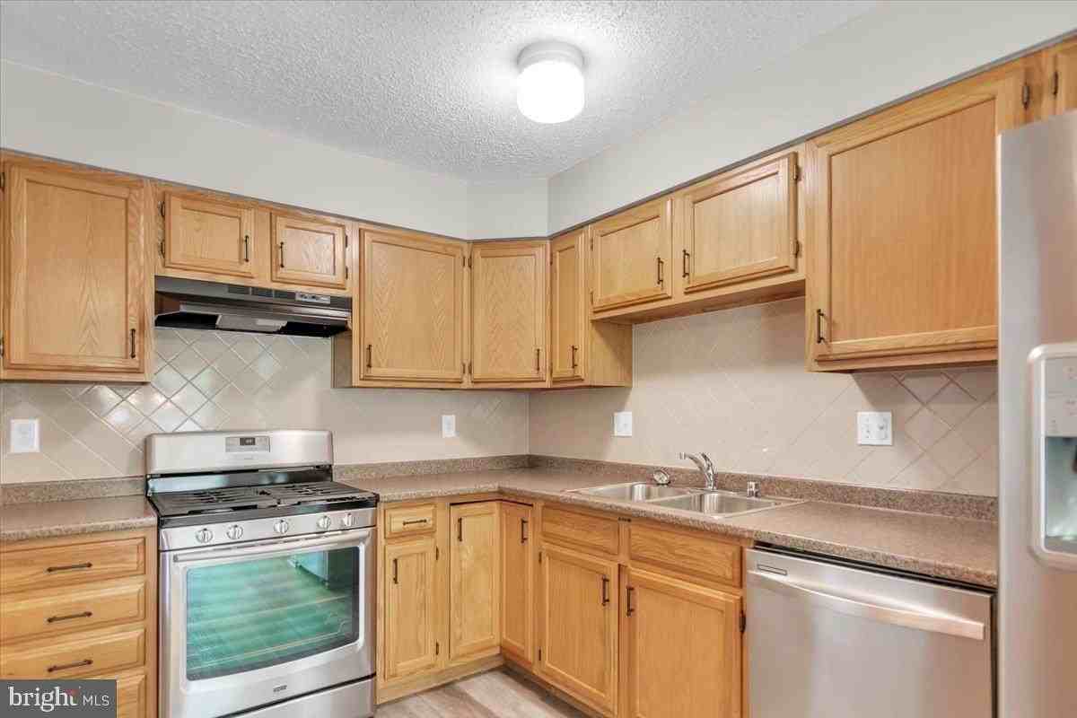 518 Demoss Ct - Photo 5 of 29